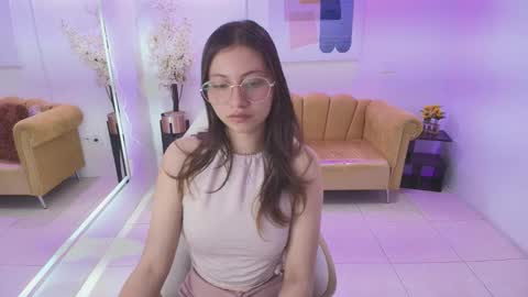 Snapshot of vannia_t18 chatting on December 13, 7:53 pm vannia t18 online show from December 13, 7:53 pm