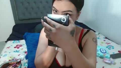 Snapshot of vannsexporn chatting on March 18, 1:20 am Vannesa online show from March 18, 1:20 am