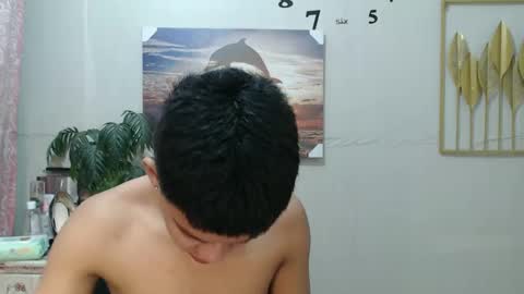 Snapshot of vanxxx2005 chatting on December 18, 2:42 am vanxxx2005 online show from December 18, 2:42 am