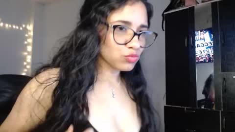 Snapshot of vanyxxxx chatting on November 28, 4:04 am vanyxxxx online show from November 28, 4:04 am