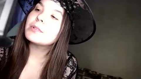 Snapshot of var_kiss chatting on November 1, 9:44 am Var Kiss online show from November 1, 9:44 am