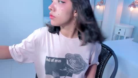 Snapshot of vayra_moon chatting on May 18, 1:17 pm Vayra Moon online show from May 18, 1:17 pm