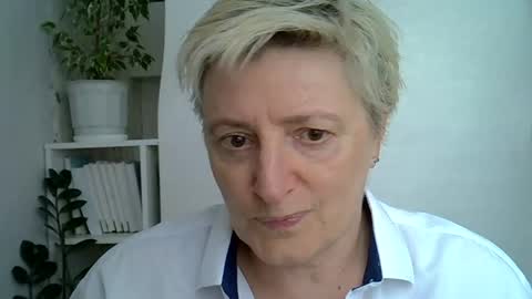Snapshot of vea_motty chatting on May 5, 12:46 pm vea_motty online show from May 5, 12:46 pm