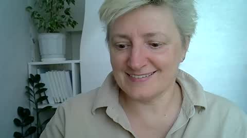 Snapshot of vea_motty chatting on May 7, 3:17 pm vea_motty online show from May 7, 3:17 pm