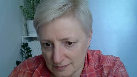 Snapshot of vea_motty chatting on May 8, 1:38 pm vea_motty online show from May 8, 1:38 pm