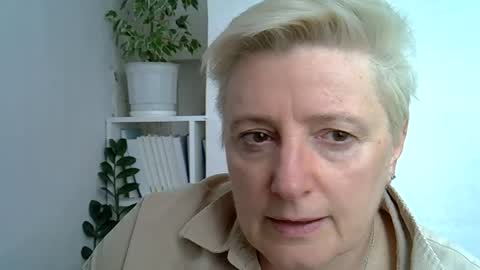 Snapshot of vea_motty chatting on May 28, 10:12 am vea_motty online show from May 28, 10:12 am
