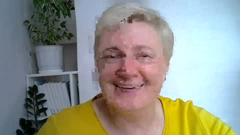 Snapshot of vea_motty chatting on June 1, 8:49 am vea_motty online show from June 1, 8:49 am