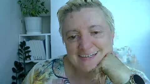 Snapshot of vea_motty chatting on June 7, 3:16 pm vea_motty online show from June 7, 3:16 pm