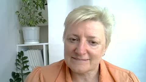 Snapshot of vea_motty chatting on June 12, 12:15 pm vea_motty online show from June 12, 12:15 pm