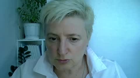 Snapshot of vea_motty chatting on June 19, 2:43 pm vea_motty online show from June 19, 2:43 pm