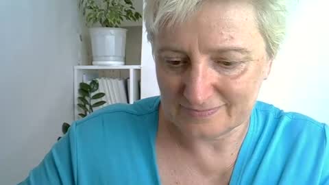 Snapshot of vea_motty chatting on June 25, 10:20 am vea_motty online show from June 25, 10:20 am