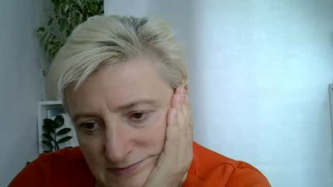 Snapshot of vea_motty chatting on July 9, 11:25 am vea_motty online show from July 9, 11:25 am