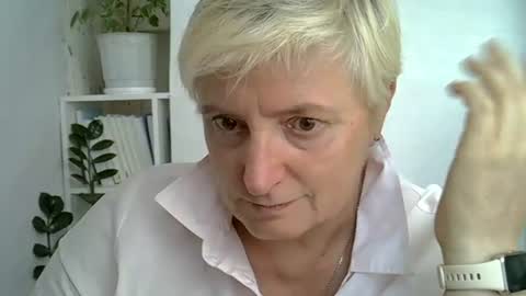 Snapshot of vea_motty chatting on July 10, 1:14 pm vea_motty online show from July 10, 1:14 pm