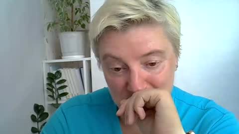 Snapshot of vea_motty chatting on July 12, 12:40 pm vea_motty online show from July 12, 12:40 pm