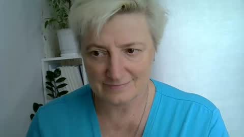 Snapshot of vea_motty chatting on July 14, 12:22 pm vea_motty online show from July 14, 12:22 pm