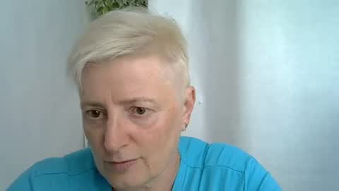 Snapshot of vea_motty chatting on July 18, 1:04 pm vea_motty online show from July 18, 1:04 pm