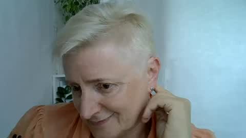 Snapshot of vea_motty chatting on July 19, 12:53 pm vea_motty online show from July 19, 12:53 pm