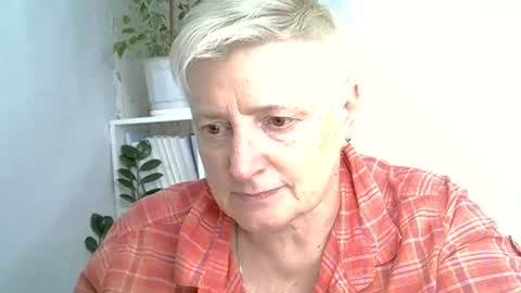 Snapshot of vea_motty chatting on July 28, 10:43 am vea_motty online show from July 28, 10:43 am