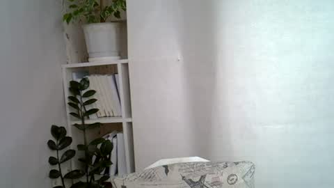 Snapshot of vea_motty chatting on July 28, 11:17 am vea_motty online show from July 28, 11:17 am