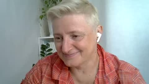 Snapshot of vea_motty chatting on July 28, 12:48 pm vea_motty online show from July 28, 12:48 pm