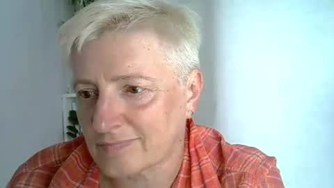 Snapshot of vea_motty chatting on July 31, 9:30 am vea_motty online show from July 31, 9:30 am