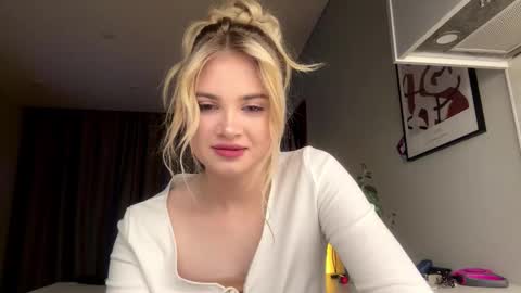 Monika online show from March 14, 2:11 pm