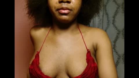 Snapshot of vee62 chatting on May 6, 1:03 am vee62 online show from May 6, 1:03 am