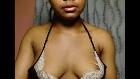 Snapshot of vee62 chatting on June 1, 10:55 pm vee62 online show from June 1, 10:55 pm