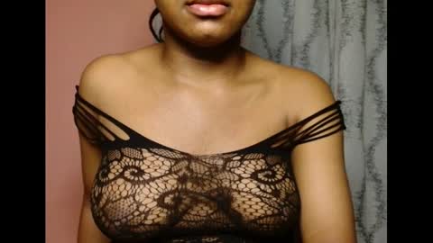 Snapshot of vee62 chatting on June 6, 12:05 am vee62 online show from June 6, 12:05 am