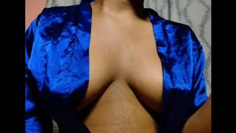 Snapshot of vee62 chatting on June 24, 1:04 am vee62 online show from June 24, 1:04 am