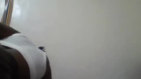 Snapshot of vee_tommy chatting on July 7, 8:51 am Vee tommy online show from July 7, 8:51 am
