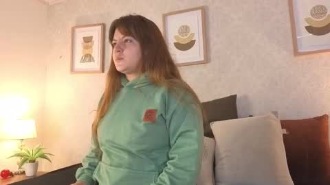 Vee Simons online show from November 26, 8:54 pm