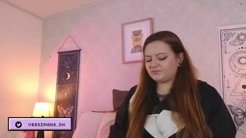 Vee Simons online show from May 27, 8:39 pm