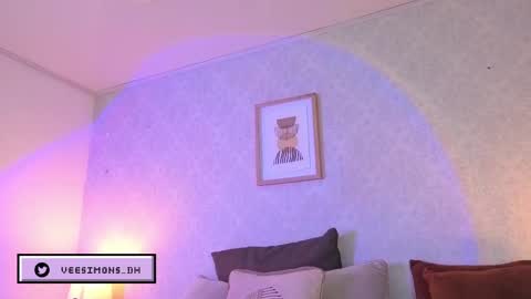 Vee Simons online show from June 1, 7:37 pm