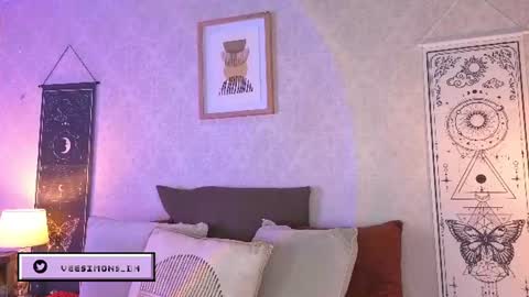 Vee Simons online show from June 12, 9:57 pm