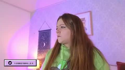 Vee Simons online show from June 16, 7:49 pm