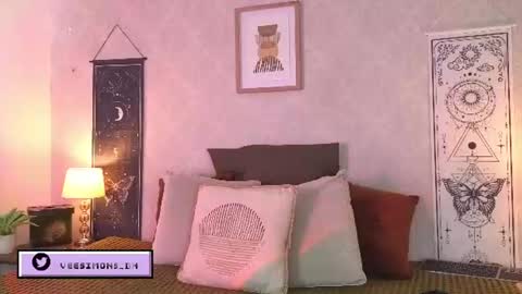 Vee Simons online show from June 18, 8:13 pm
