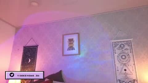 Vee Simons online show from June 29, 7:47 pm