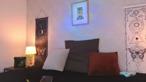 Vee Simons online show from July 9, 7:51 pm