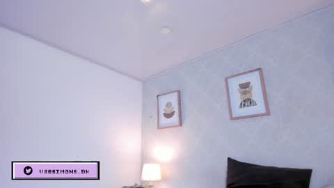 Vee Simons online show from July 11, 7:38 pm