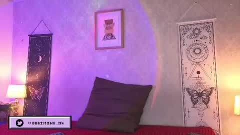 Vee Simons online show from July 21, 7:49 pm