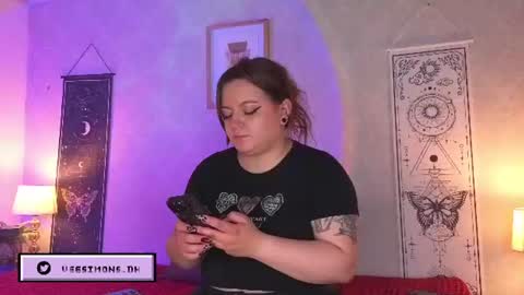 Vee Simons online show from July 21, 8:11 pm