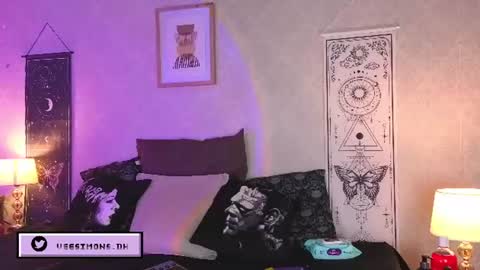 Vee Simons online show from July 29, 7:34 pm