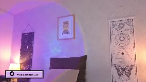Vee Simons online show from July 31, 7:57 pm