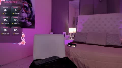 Snapshot of vega_roux chatting on December 10, 8:40 am VEGA online show from December 10, 8:40 am