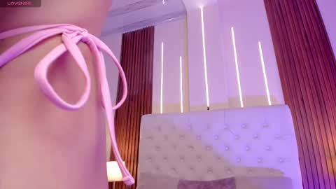 Snapshot of vega_roux chatting on October 6, 6:16 pm VEGA online show from October 6, 6:16 pm