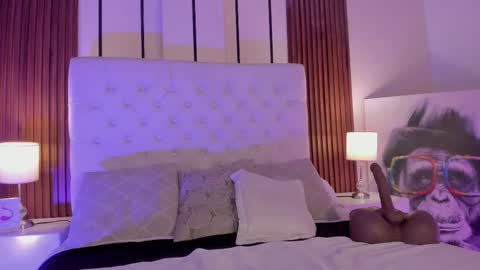 Snapshot of vega_roux chatting on November 16, 11:21 pm VEGA online show from November 16, 11:21 pm