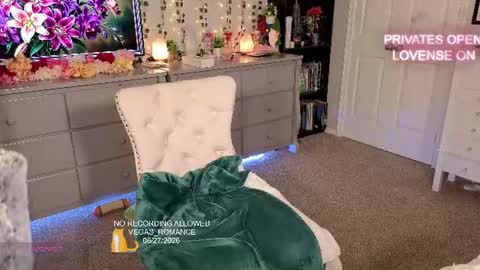 Snapshot of vegas_romance chatting on June 28, 2:28 am vegas_romance online show from June 28, 2:28 am