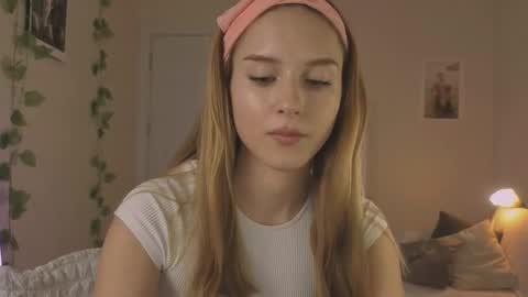 Snapshot of vegas_v chatting on September 26, 2:43 pm Maria online show from September 26, 2:43 pm