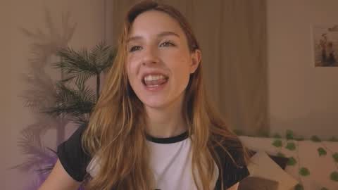 Snapshot of vegas_v chatting on October 5, 2:59 pm Maria online show from October 5, 2:59 pm